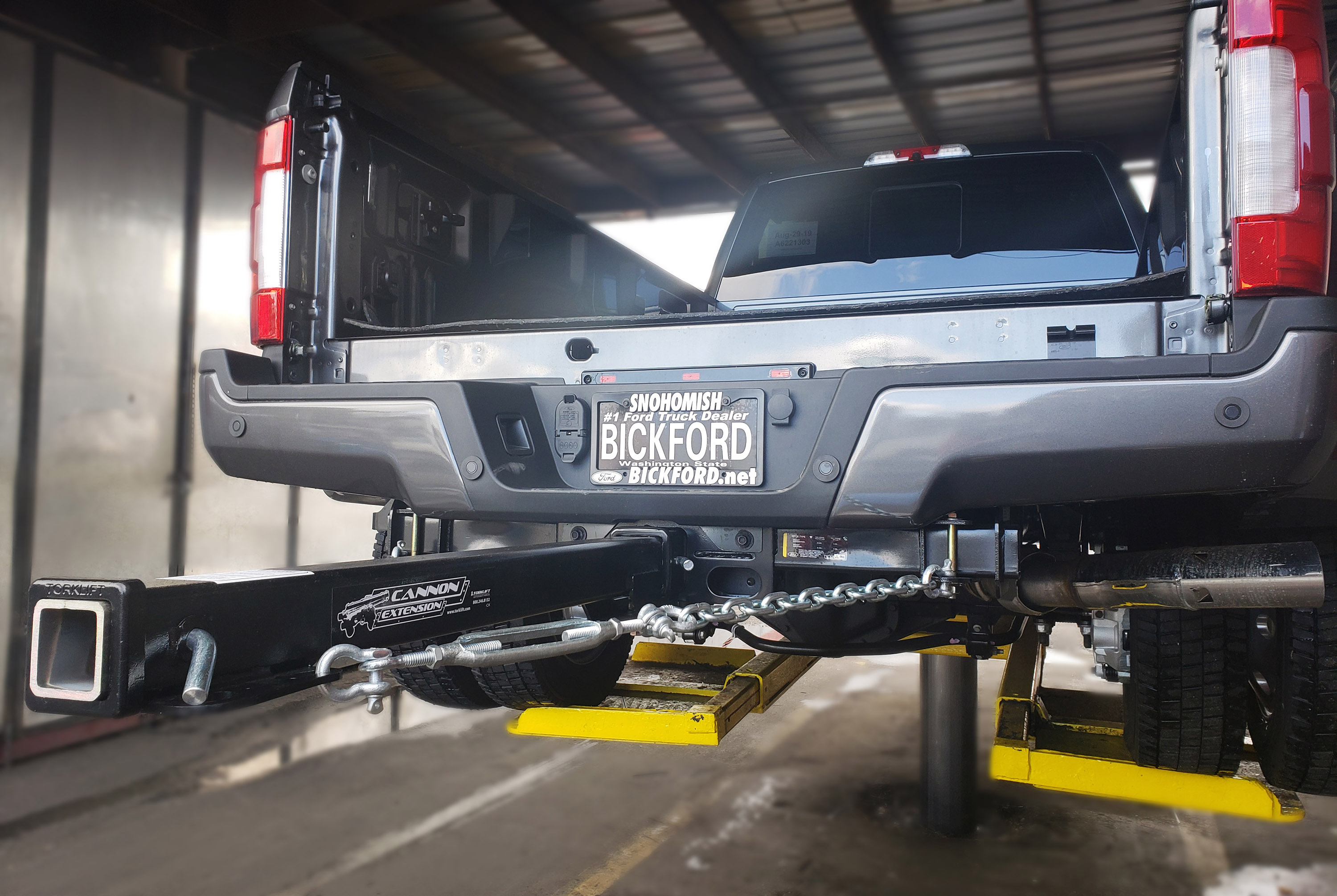  Uses patented, lateral-support safety chains