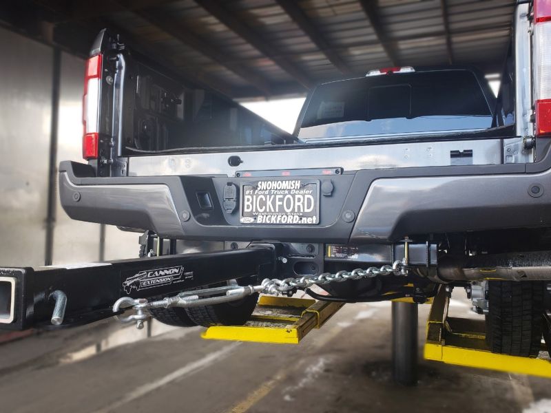 Uses patented lateral-support safety chains