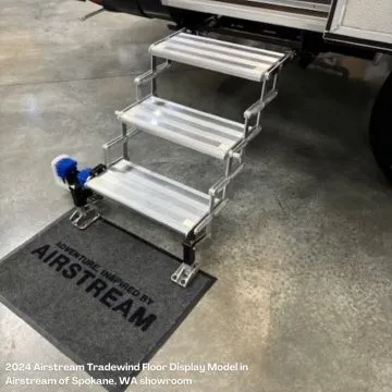 GlowStep Revolution - 3-step - Compatible with Airstream trailers